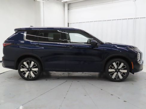 New 2026 Mitsubishi Outlander SEL image 2