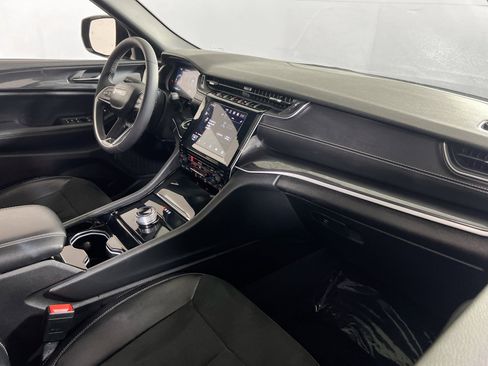 Used 2023 Jeep Grand Cherokee Altitude image 27