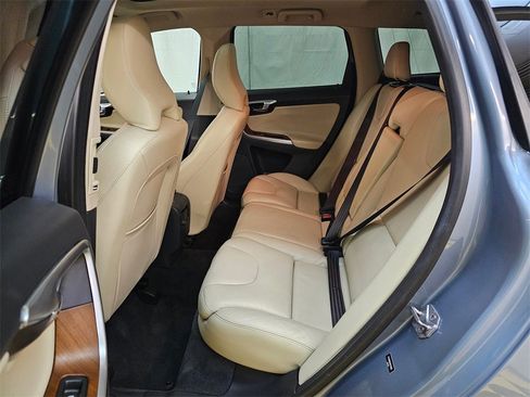 Used 2017 Volvo XC60 T5 Inscription w/ Advanced Package image 16