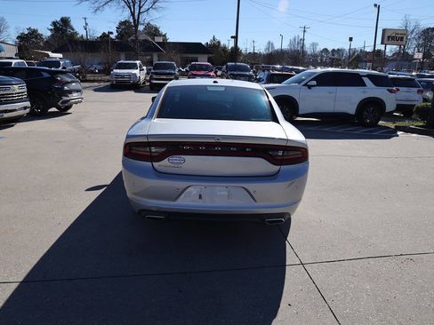 Used 2020 Dodge Charger SXT w/ Leather Interior Group image 4