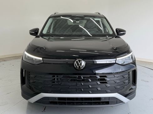New 2025 Volkswagen Tiguan SE image 10