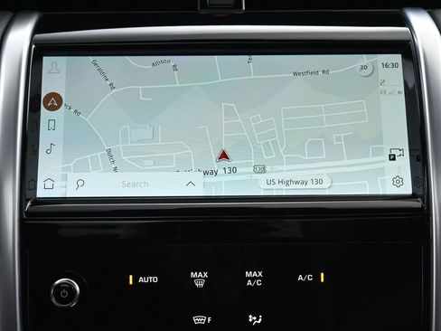 Used 2022 Land Rover Discovery Sport SE image 26