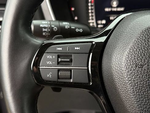 Used 2025 Honda Pilot Elite image 16