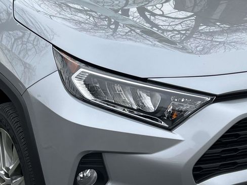 Used 2020 Toyota RAV4 XLE Premium image 10
