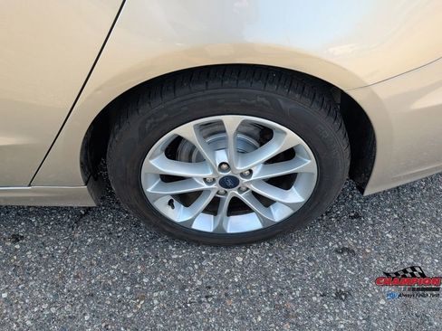 Used 2019 Ford Fusion SE FWD image 9