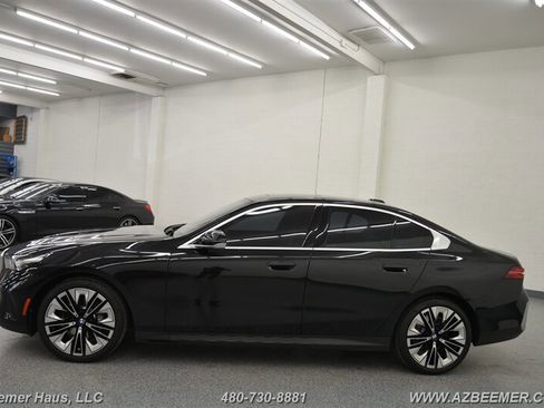 Used 2024 BMW 530i w/ M Sport Package image 5