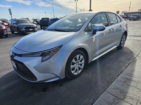 Used 2025 Toyota Corolla LE image 7