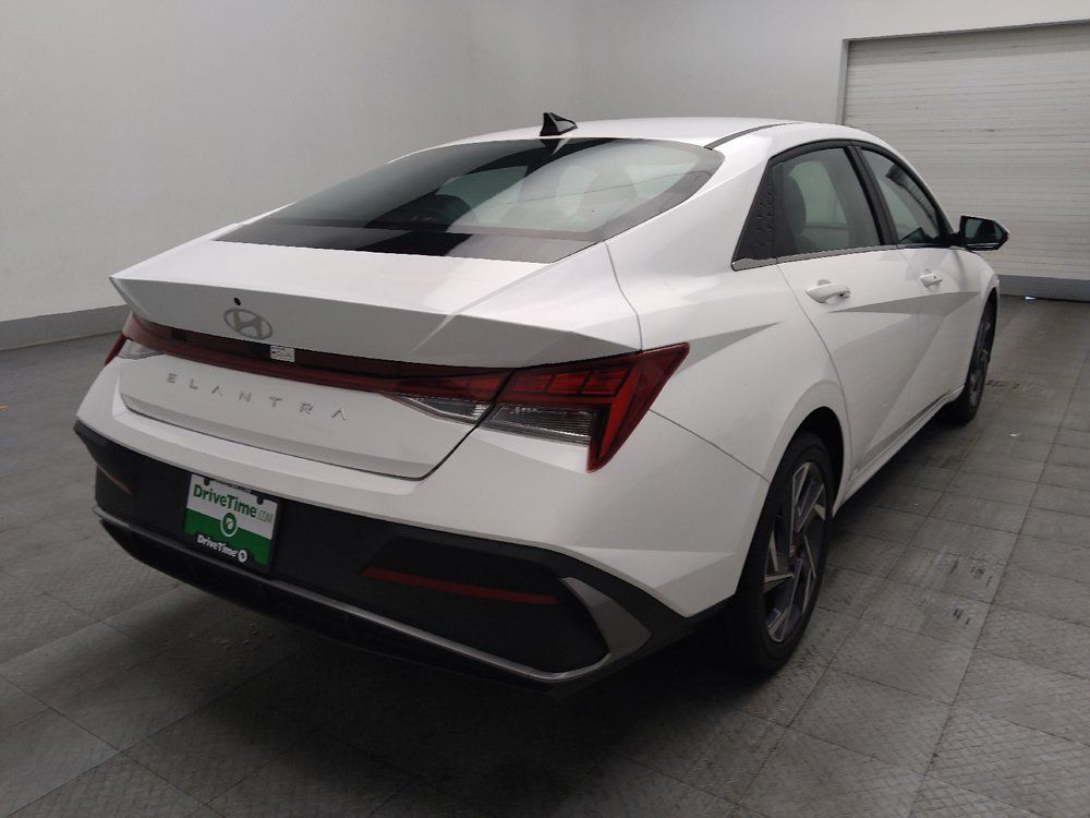 Used 2025 Hyundai Elantra SEL FWD image 9