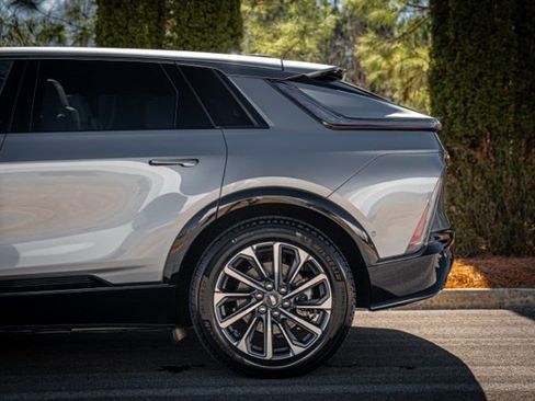 Used 2024 Cadillac Lyriq Sport image 9