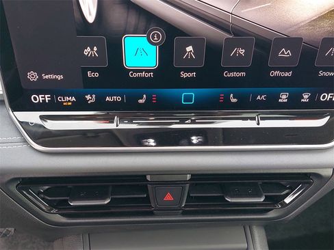 New 2026 Volkswagen Tiguan SE image 17