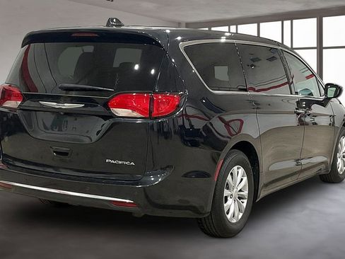 Used 2018 Chrysler Pacifica Touring Plus image 2