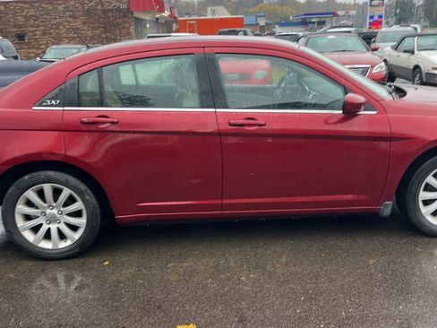 Used 2011 Chrysler 200 Touring image 9