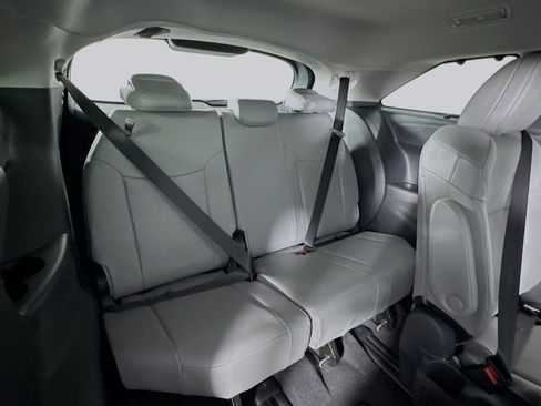 New 2026 Toyota Sienna XLE image 26