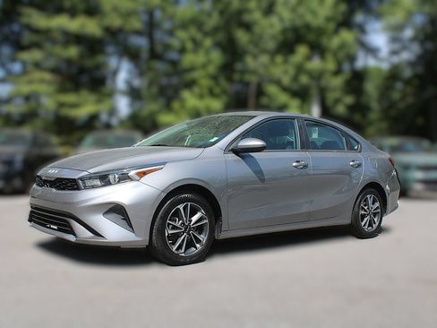 Certified 2024 Kia Forte LXS FWD image 3