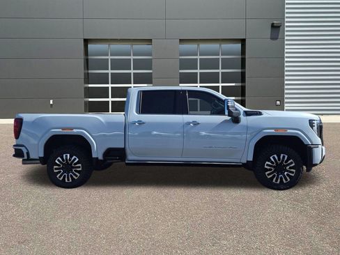 Used 2026 GMC Sierra 3500 Denali Ultimate AWD/4WD image 4
