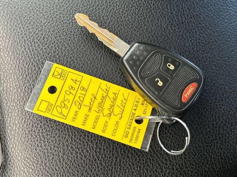 Used 2018 Jeep Wrangler Unlimited Sahara AWD/4WD image 29
