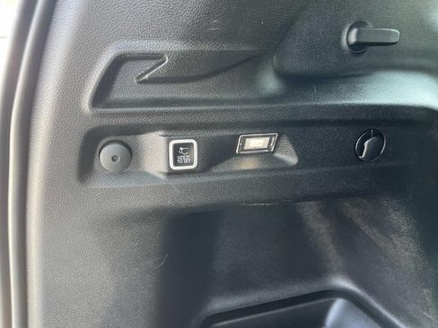 Used 2023 Jeep Grand Cherokee L Limited AWD/4WD image 19
