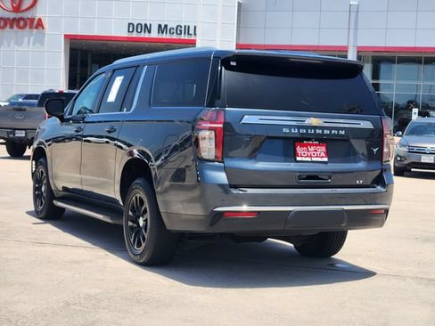 Used 2021 Chevrolet Suburban LT RWD image 4