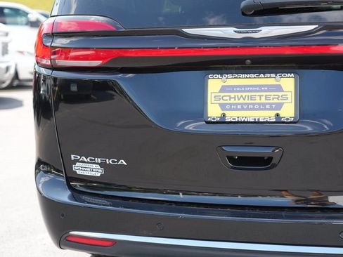 Used 2025 Chrysler Pacifica Select FWD image 10
