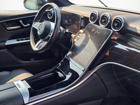 Used 2023 Mercedes-Benz GLC 300 4MATIC image 27
