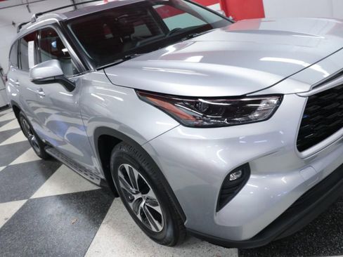 Used 2022 Toyota Highlander XLE image 35