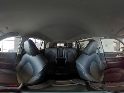 Used 2025 Toyota Grand Highlander LE image 42