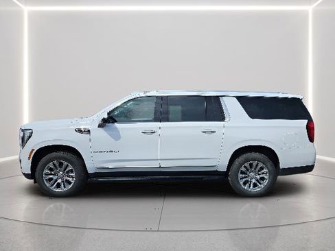Used 2025 GMC Yukon XL Denali AWD/4WD image 2