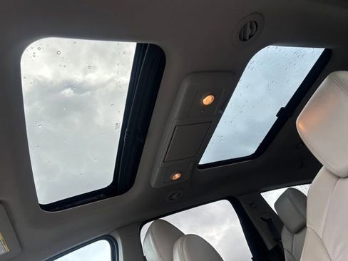 Used 2010 Chevrolet Traverse LTZ image 22