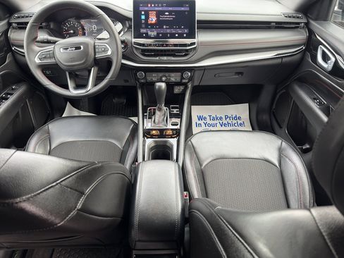 Used 2025 Jeep Compass Trailhawk image 18