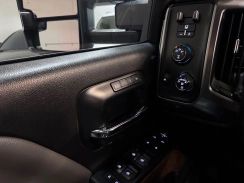 Used 2015 Chevrolet Silverado 2500 LTZ w/ LTZ Plus Package image 19