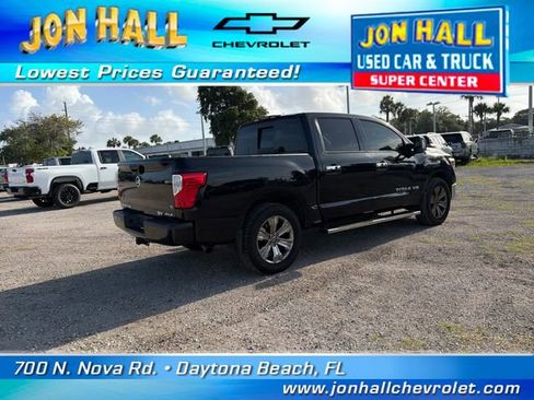 Used 2018 Nissan Titan SV w/ SV Convenience Package AWD/4WD image 14