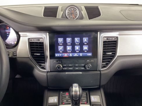 Used 2018 Porsche Macan Turbo w/ Premium Package Plus image 23