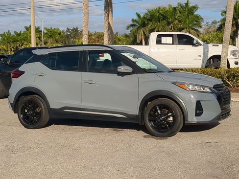 Used 2021 Nissan Kicks SR image 2