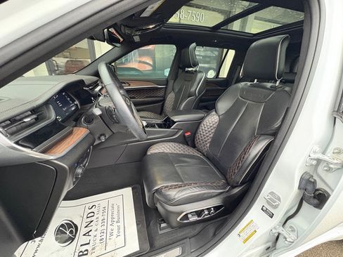 Used 2022 Jeep Grand Cherokee Summit w/ Luxury Tech Group V image 12