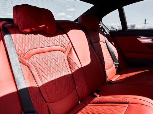 Used 2022 BMW M760i xDrive w/ Luxury Rear Seating Package AWD/4WD image 46