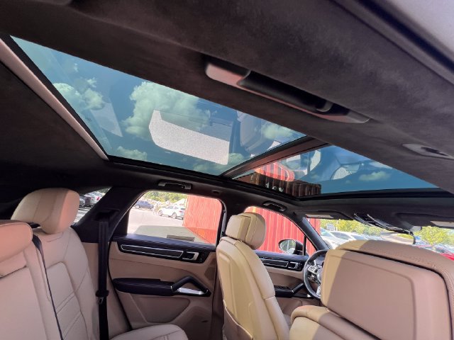Used 2019 Porsche Cayenne Turbo AWD/4WD image 36