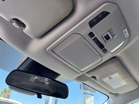 Used 2020 Toyota Highlander L FWD image 30
