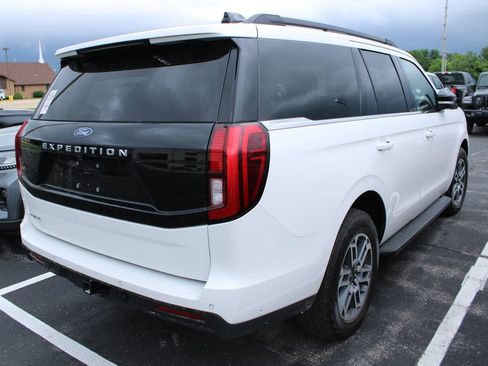 Used 2025 Ford Expedition Active AWD/4WD image 5