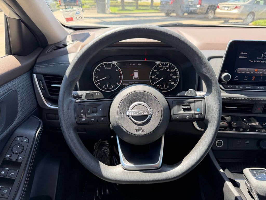 Used 2023 Nissan Rogue SV FWD image 18