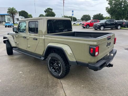 Used 2025 Jeep Gladiator Sport AWD/4WD image 5