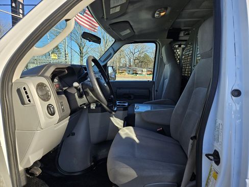 Used 2014 Ford E-250 and Econoline 250 w/ Power Group image 10