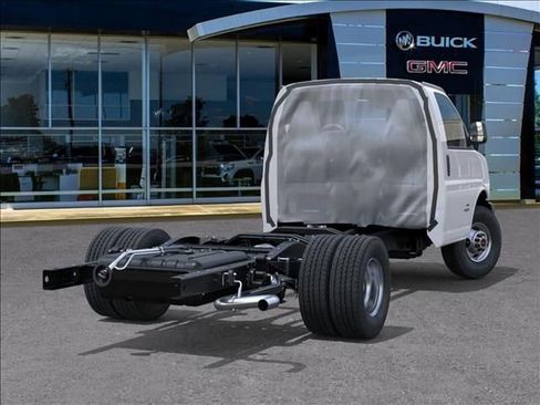 New 2026 GMC Savana 4500 w/ Driver Convenience Package image 4