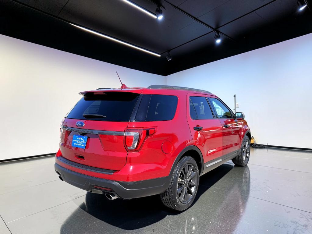Used 2019 Ford Explorer XLT w/ Equipment Group 202A FWD image 3