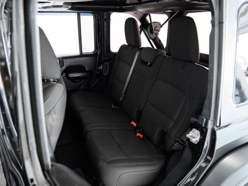 Used 2018 Jeep Wrangler Unlimited Sport S image 33