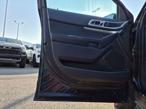 Used 2015 Ford Explorer XLT w/ Equipment Group 202B AWD/4WD image 12