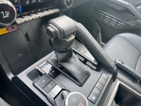 Used 2024 Toyota Tacoma Limited w/ Limited Package (LT) AWD/4WD image 15