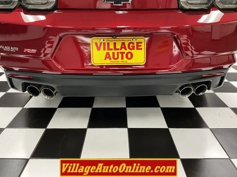 Used 2021 Chevrolet Camaro LT w/ Wild Cherry Design Package 1 RWD image 28