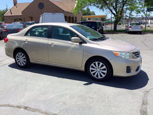 Used 2013 Toyota Corolla LE FWD image 8