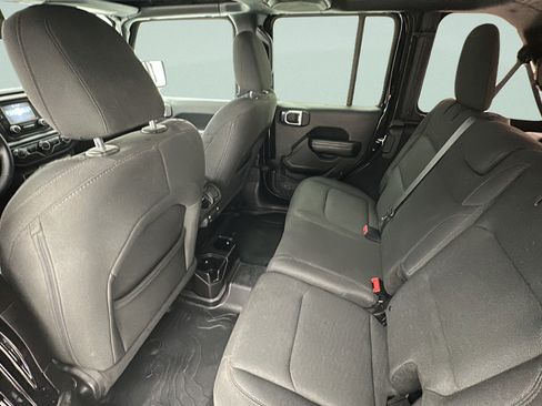 Used 2018 Jeep Wrangler Unlimited Sport S AWD/4WD image 9