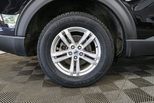 Used 2023 Ford Explorer XLT w/ Equipment Group 202A AWD/4WD image 16